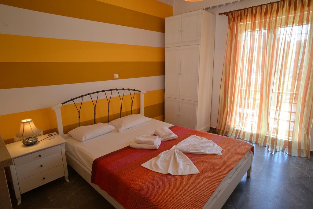 Katerina Rooms & Studios Палекастрон Екстериор снимка